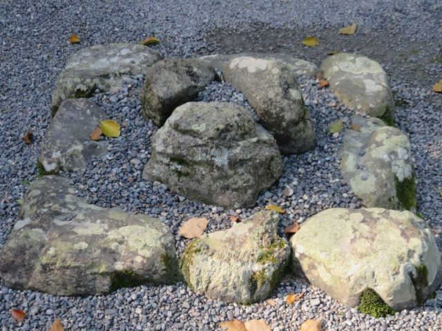 外宮のパワースポット「三つ石」